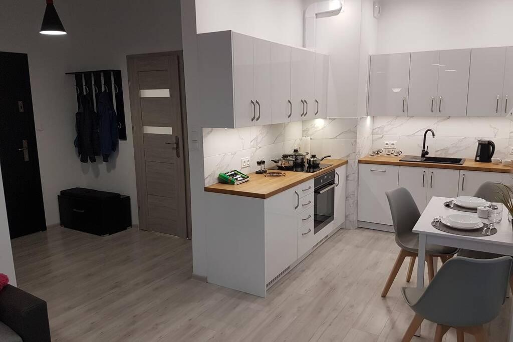 Komfortowy Nowoczesny Apartament Kustronia Z Garazem Balkonem Wanna Bielsko-Biala Exterior photo